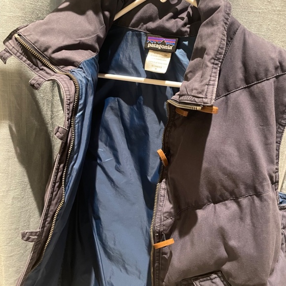 Women’s Down Vest in Navy with Toggle Buttons - Picture 3 of 6